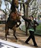 Midgard nerviosa en el paddock antes de la carrera